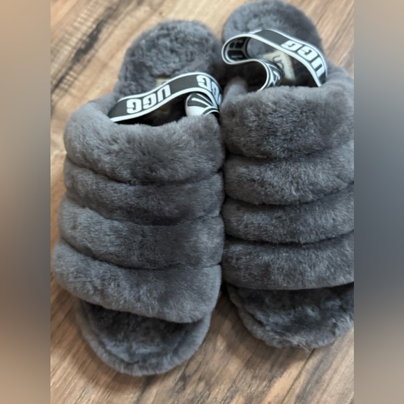 Ugg fuzzy grey slides 7 - Picture 1 of 3